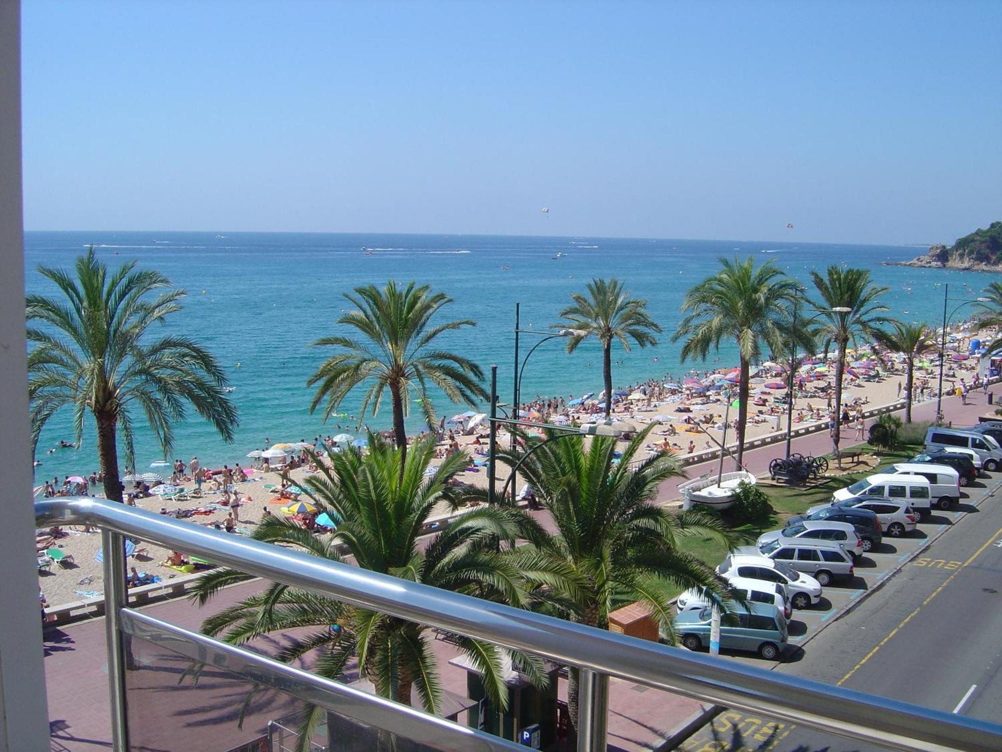 Apartaments Tropic Lloret de Mar Bagian luar foto